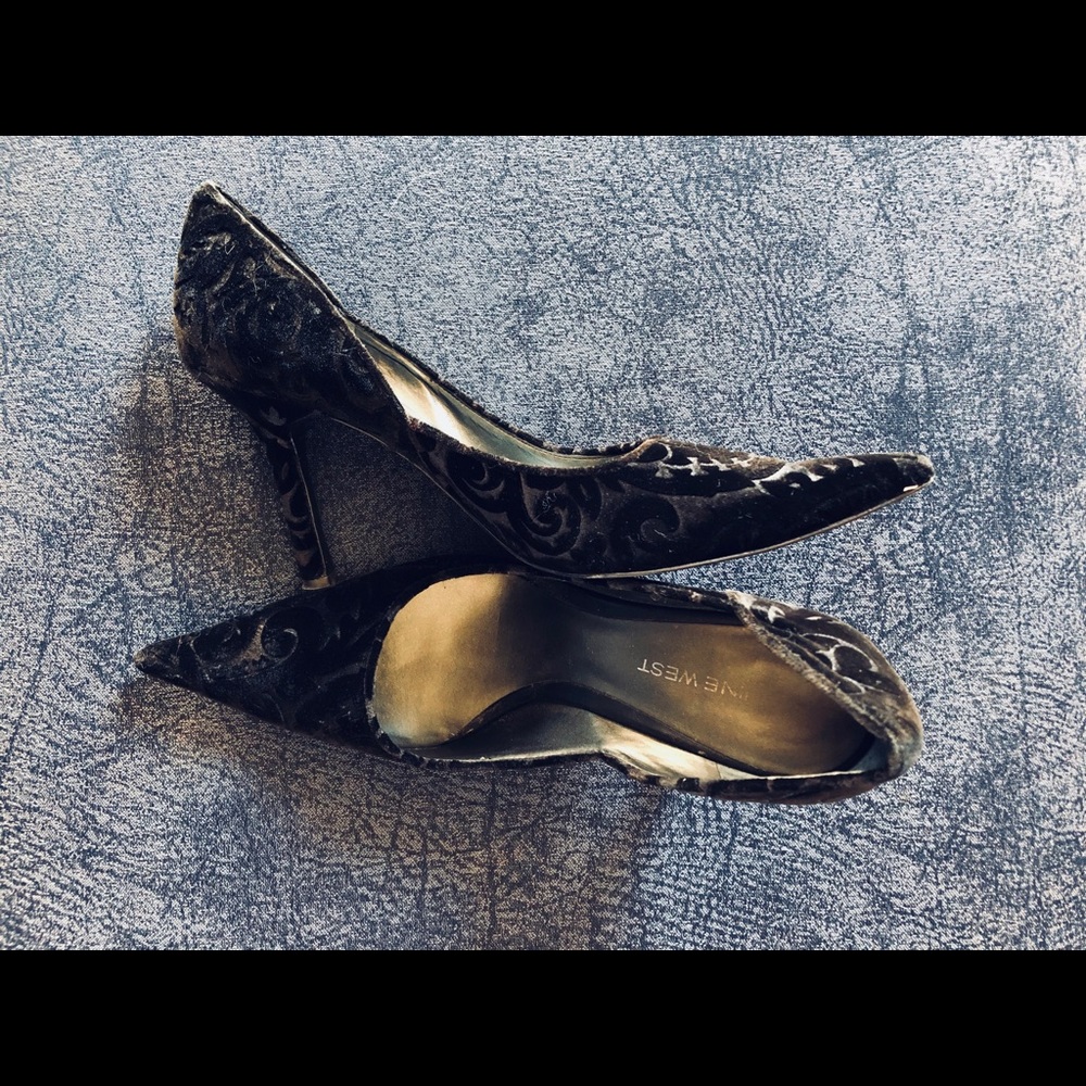 Nine West velvet heels - holiday party ready!